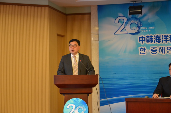 韩国海洋水产部海洋开发课课长金贤泰致词